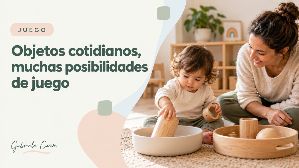 Portada del artículo «Objetos cotidianos, muchas posibilidades de juego»: un bebé explora cilindros de madera y cuencos junto a una educadora